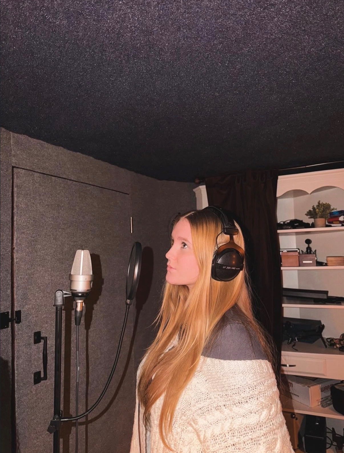 Siena Bossi in the studio